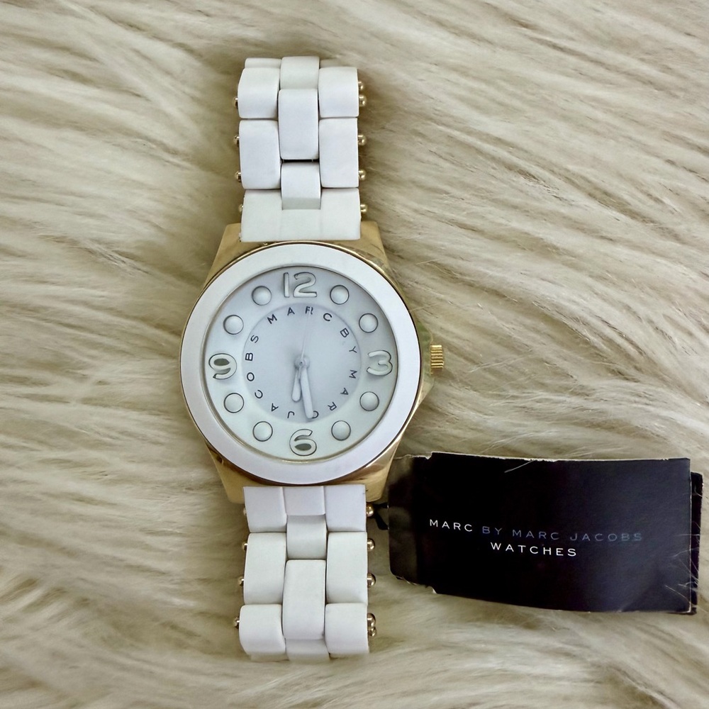 Marc by Marc Jacobs Women's White Gold Quartz Wristwatch Water-Resistant Analog - Picture 2 of 7